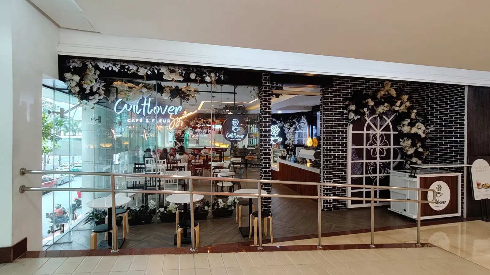 WILTLOVER CAFE in Gateway Mall